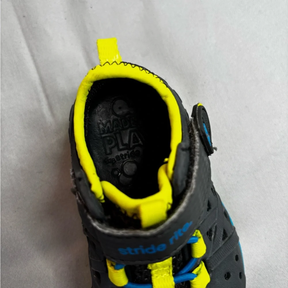 Stride Rite Black and Yellow Water Shoes with Blue Trim